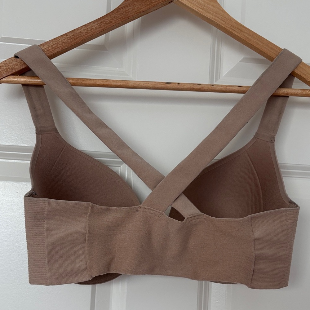 Beige/tan SPANX Cross-Back Bra with Front Closure - Picture 2 of 10